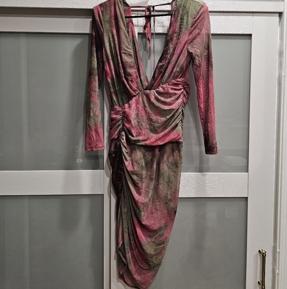 Luxxel Tie Dye Ruched Midi Dress - Picture 9 of 10